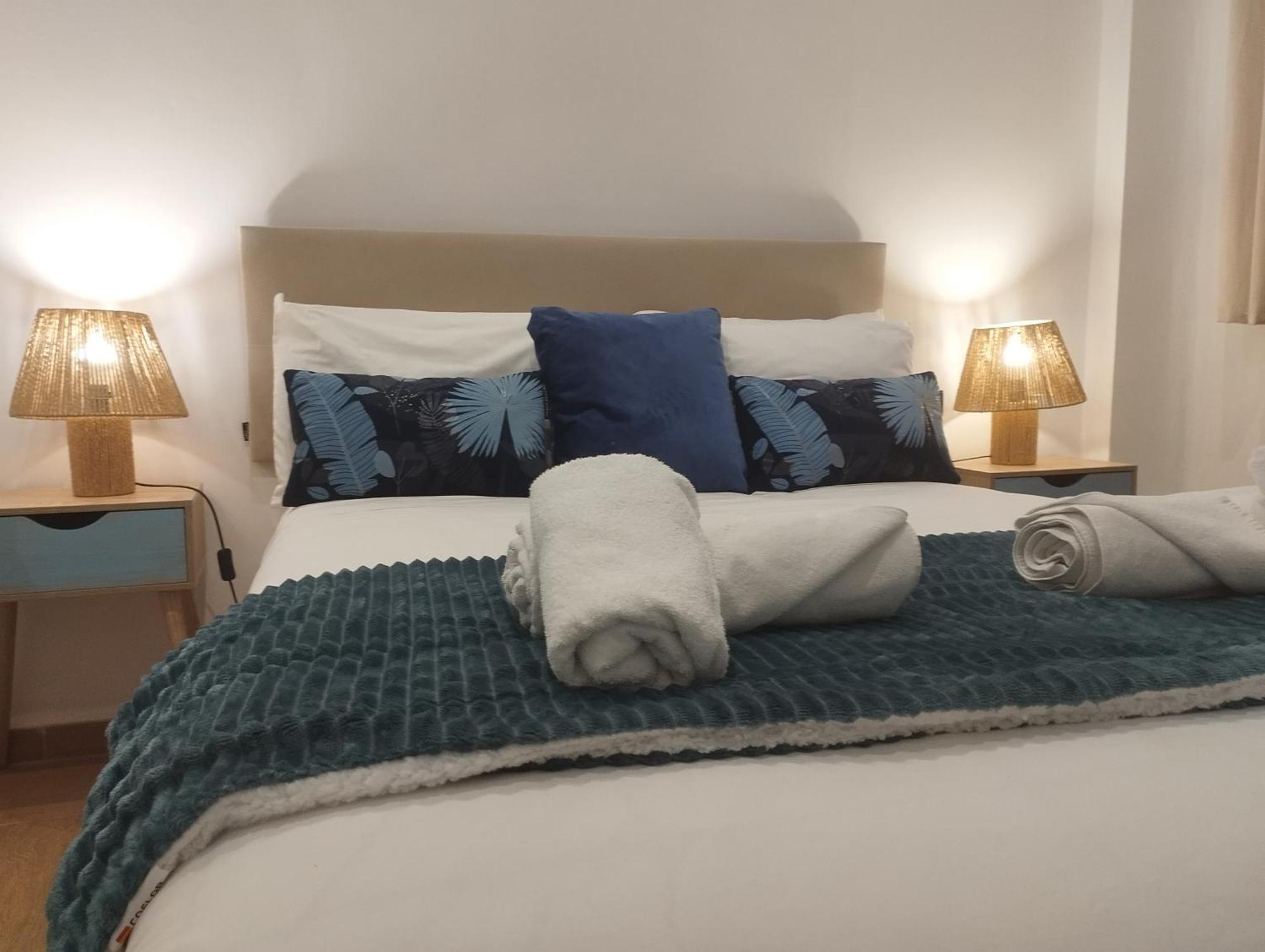 شقة Port House, Paseo Maritimo,A Un Minuto Playa فوينخيرولا المظهر الخارجي الصورة