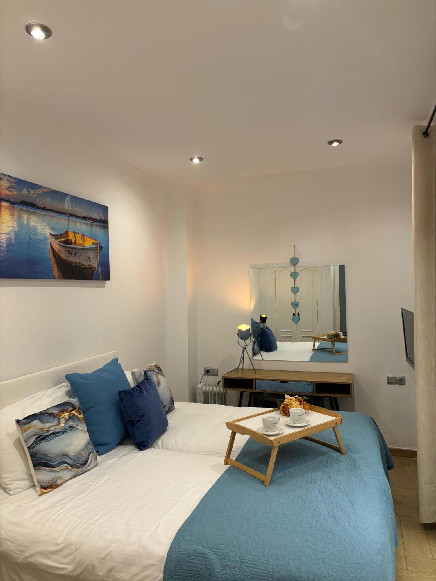 شقة Port House, Paseo Maritimo,A Un Minuto Playa فوينخيرولا المظهر الخارجي الصورة